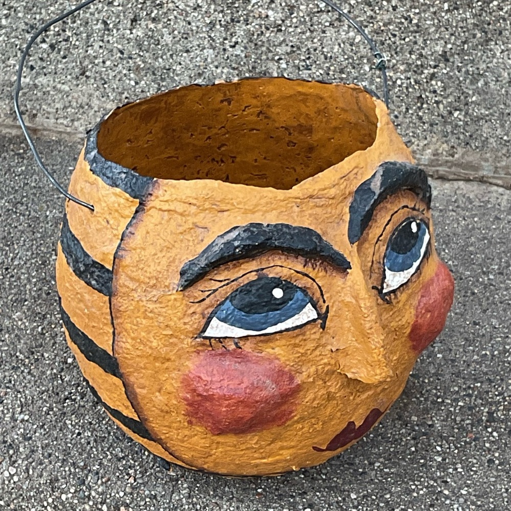 Paper Mache Halloween Bee Bucket - Picture 9 of 10